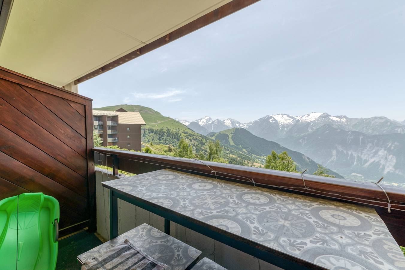 Ganzes Studio, Einzimmerapartment 'Montagnard Vue Splendide' mit privater Terrasse, Balkon und Wi-Fi in L'Alpe d'Huez, Nationalpark Écrins