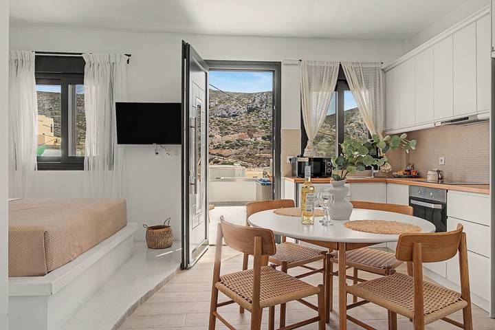Ganzes Studio, Studio „Majestic View Villa“ mit Meerblick und Whirlpool in Karpathos