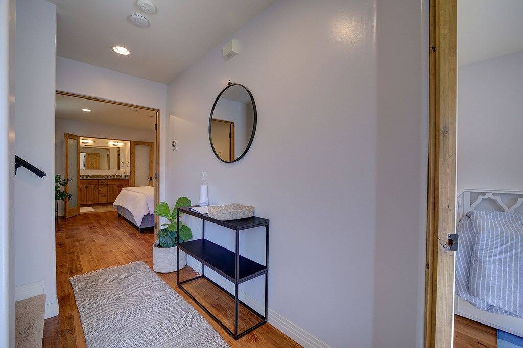 Walk to the Beach/Rooftop Deck with Views/7 beds- 2 Kings/ A/C in Encinitas, San Diego County