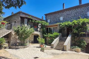 Location de vacances pour 7 personnes, avec balcon, animaux acceptés à Saint-Alban-Auriolles