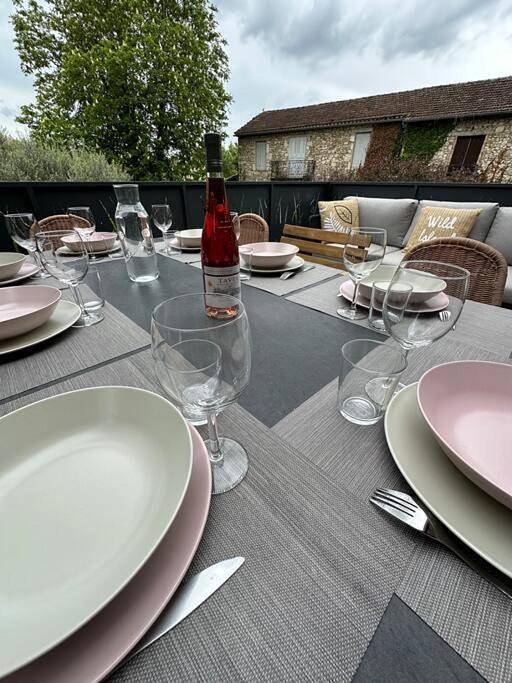 Location de vacances pour 8 personnes, avec piscine ainsi que jardin et vue à Goudargues - 2