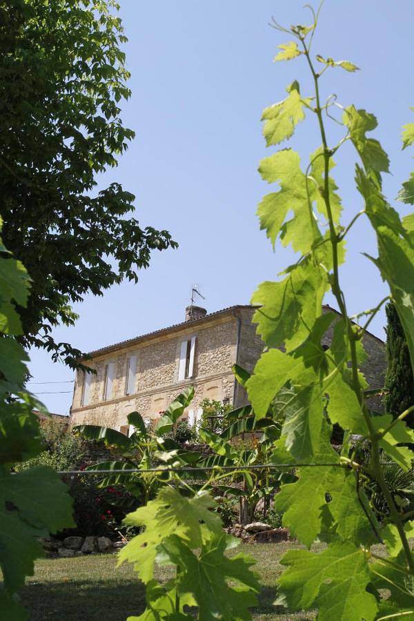 Chambre d’hôte pour 2 personnes, avec Terrasse ainsi que Jardin et Piscine à Puisseguin