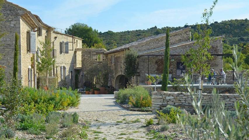 Chambre d’hôte pour 12 personnes, avec jardin dans le Vaucluse - 3