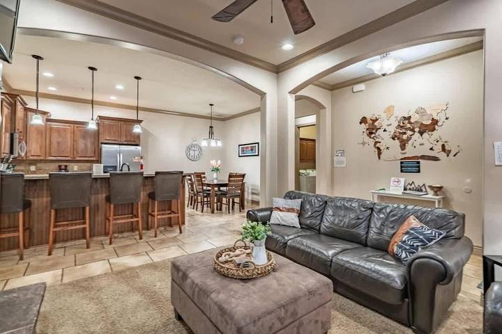 Ferienhaus für 8 Personen, mit Terrasse und Pool sowie Whirlpool - 1