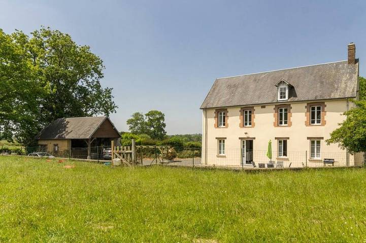 Gîte pour 6 personnes, avec jardin, animaux acceptés à Saint-Martin-de-Cenilly