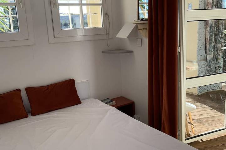 Hôtel pour 4 personnes, avec piscine ainsi que jardin et jacuzzi dans Golf De Cap Esterel - 4