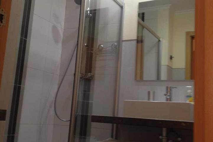 Ganze Wohnung, Luxus 2 Bett / 2 Bad Apartment, A / C, Free Wifi, Pool, 5 Minuten zum Strand in Praia do Burgau, Budens