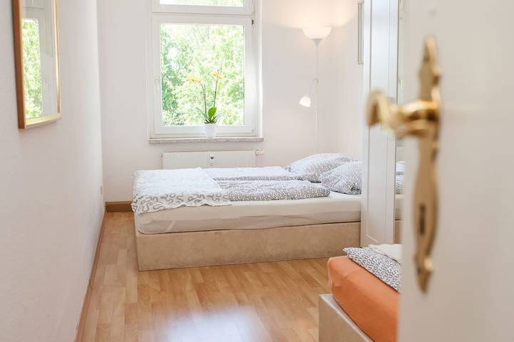 Ganze Wohnung, 2 Zimmer Fewo, Küche, Bad, Balkon, Kabel-Tv, Wlan, ruhig - Nähe Innenstadt in Leipzig-Ost, Leipzig