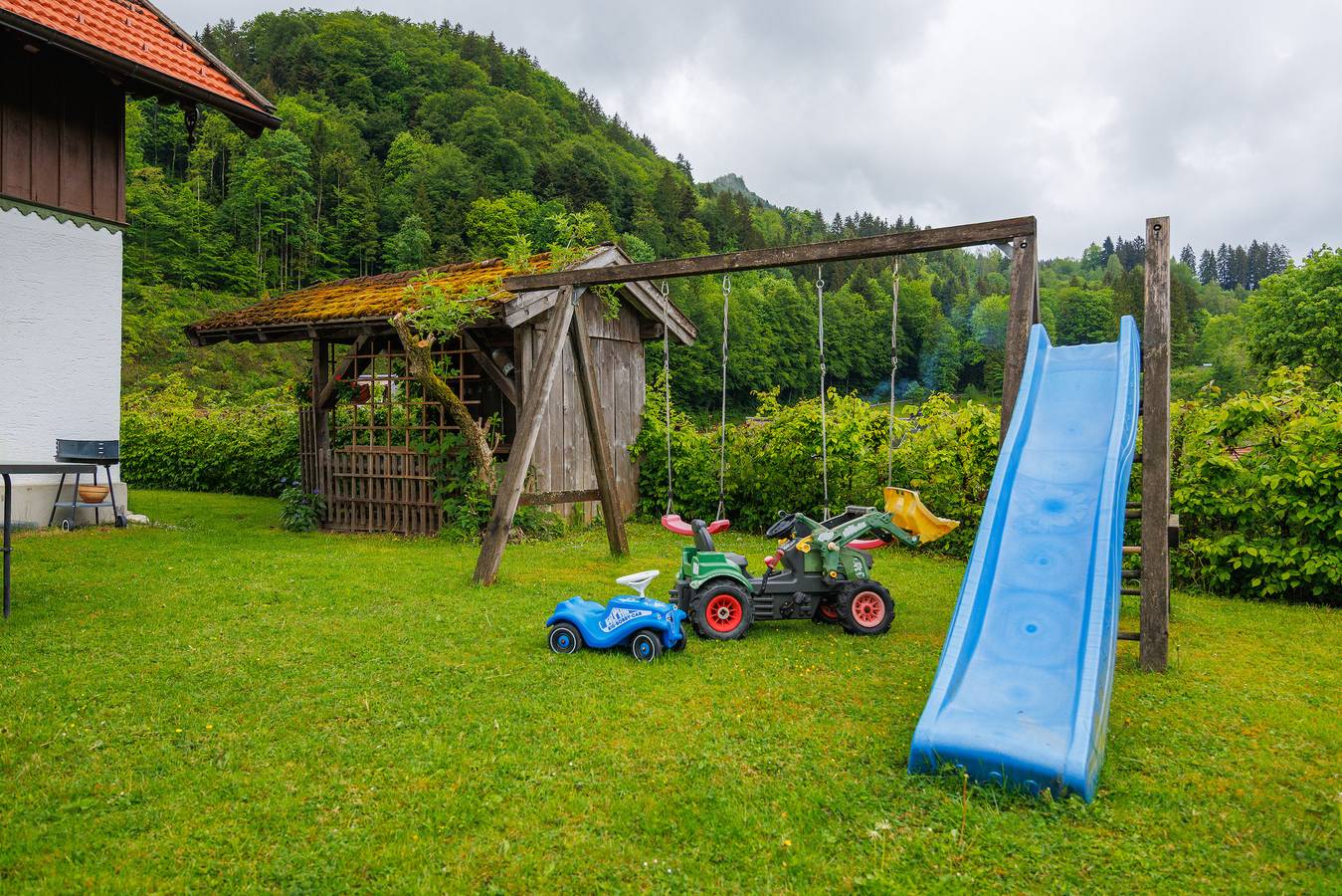 Ferienhaus Hallweger inkl. Chiemgaukarte - Ferienhaus 100qm, Balkon, Terrasse, Küche, 2 Schlafzimmer, Wohnschlafzimmer, 5P. in Ruhpolding, Bayerische Alpen