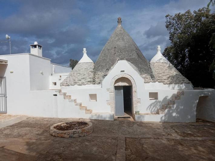Trullo per 5 persone, con panorama e giardino nonché terrazza, con animali domestici in Ceglie Messapica