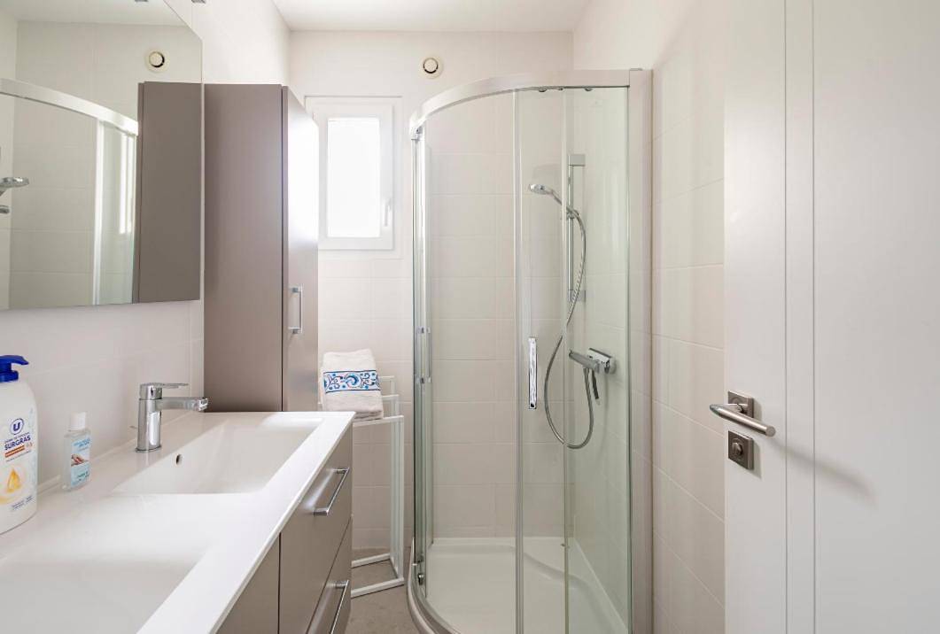 Appartement de vacances entier, Double Room with Private Bathroom in Mordelles, Région de Rennes