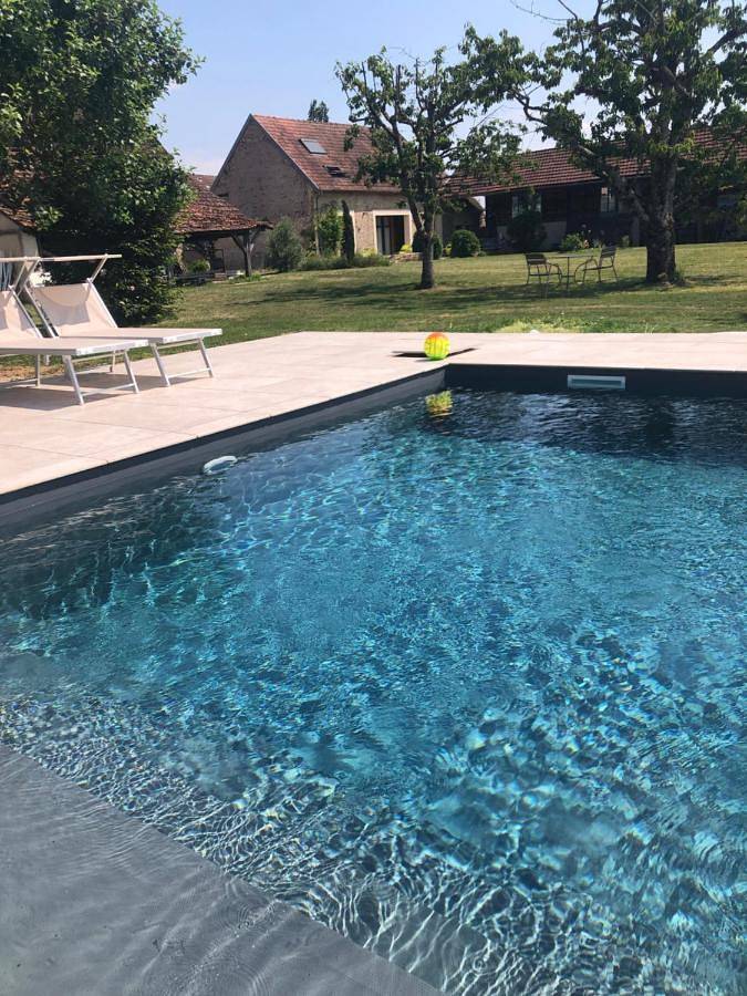 Gîte pour 2 personnes, avec Terrasse et Jardin ainsi que Piscine et Vue à Villy-le-Moutier