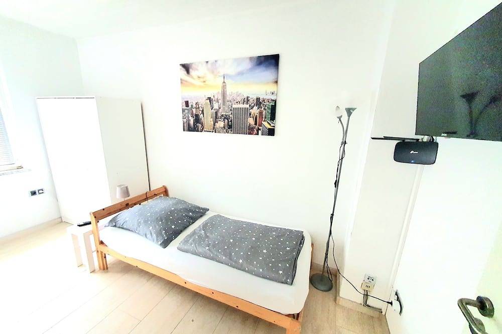 Entire apartment, Apartment Pottmensch near Centro with parking lot in Oberhausen, Ruhr district