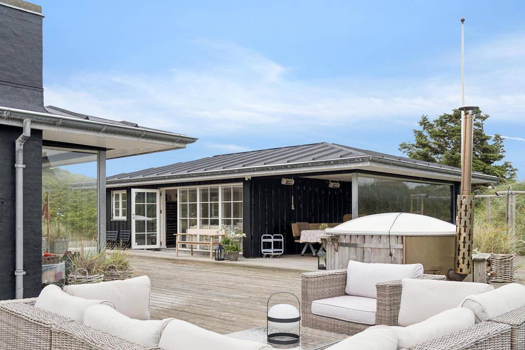 Helles und gemütliches Ferienhaus mit Wildnisbad, nahe der Nordsee in Søndervig, Holmsland Klit