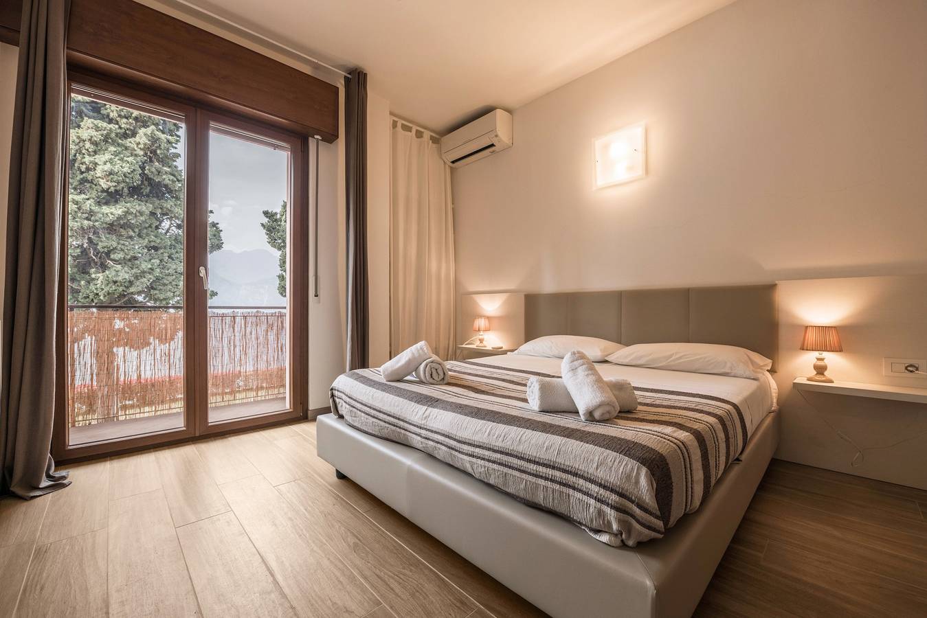 Appartamento intero, Moderno appartamento "Fiocco" con vista lago, Wi-Fi, aria condizionata e terrazza in Cassone di Malcesine, Malcesine