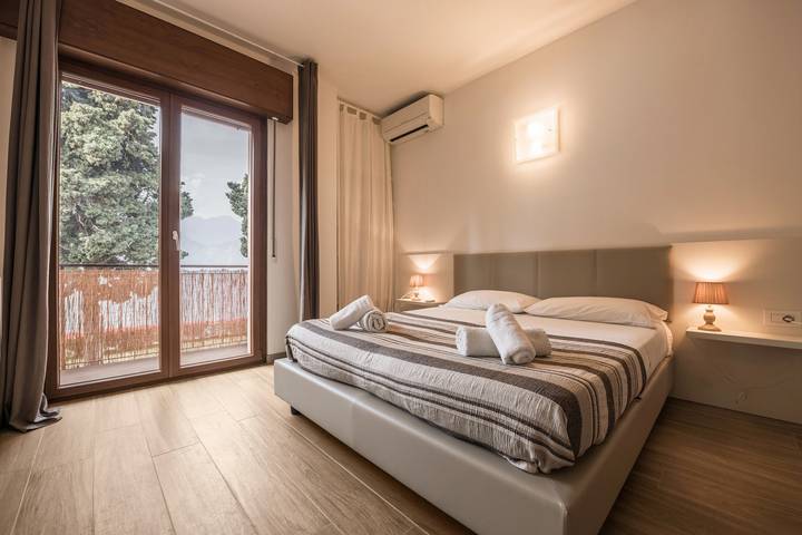 Ferienwohnung für 4 Personen, mit Balkon und Seeblick am Gardasee