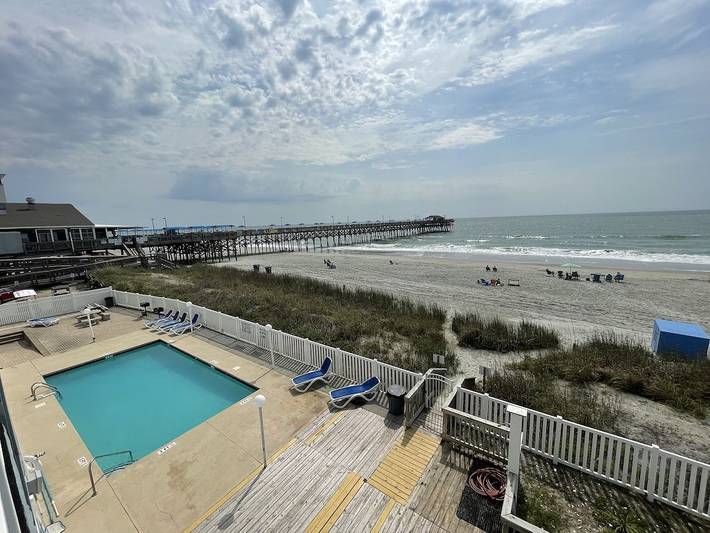 Vacation rental for 6 people, with balcony and pool in Garden City (SC)