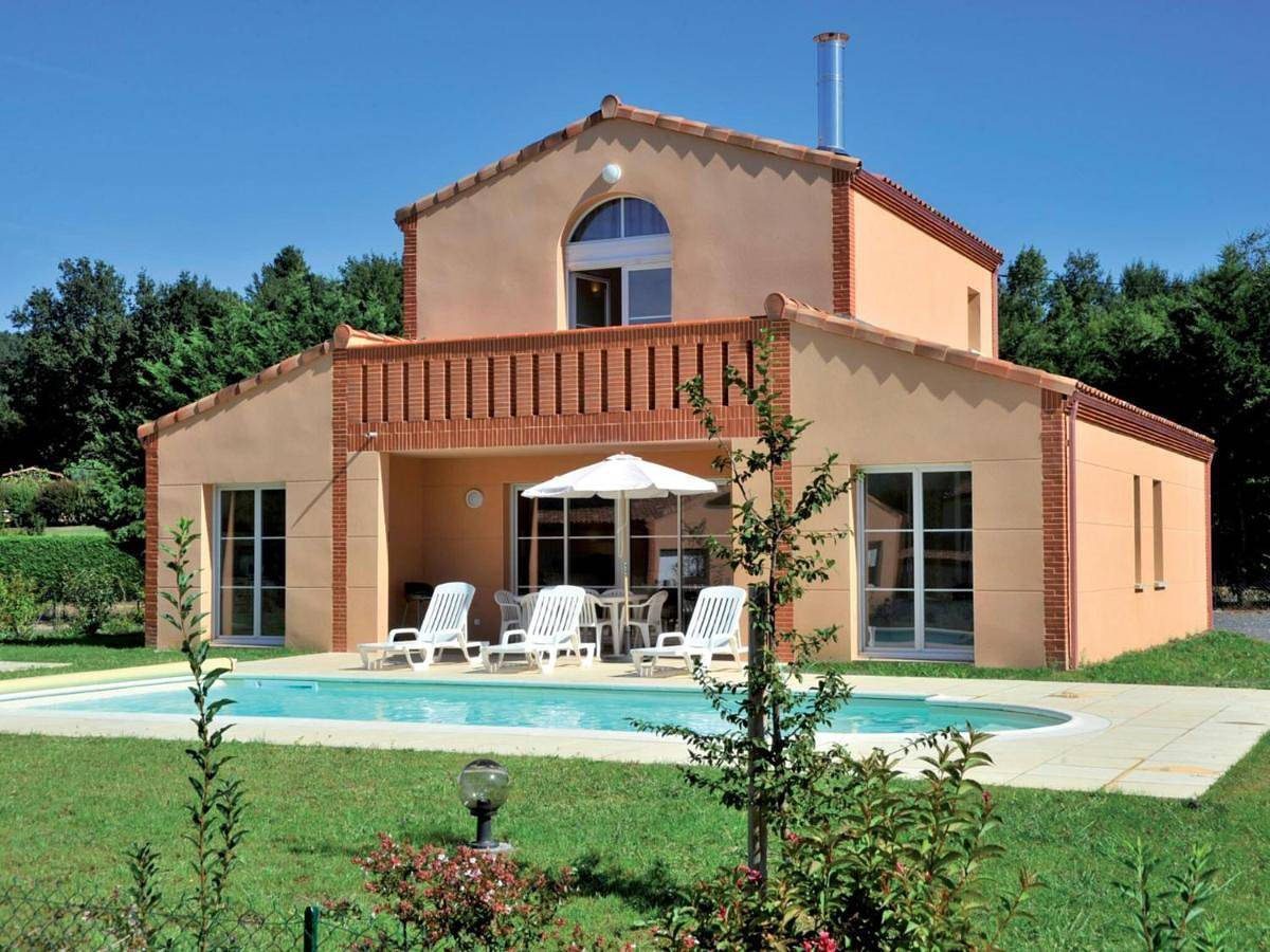Golf-Side Sanctuary in Mazamet in Pont-de-Larn, Région de Castres
