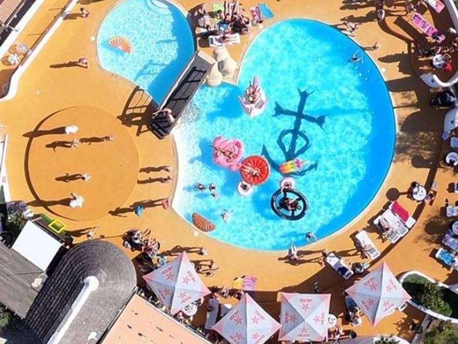 Camping Le Camarguais - House 6 persons - Maison Camarguaise Confort 3 Rooms 4/6 People Air-conditioned + Tv in Lattes, Mediterranean Coast (France)