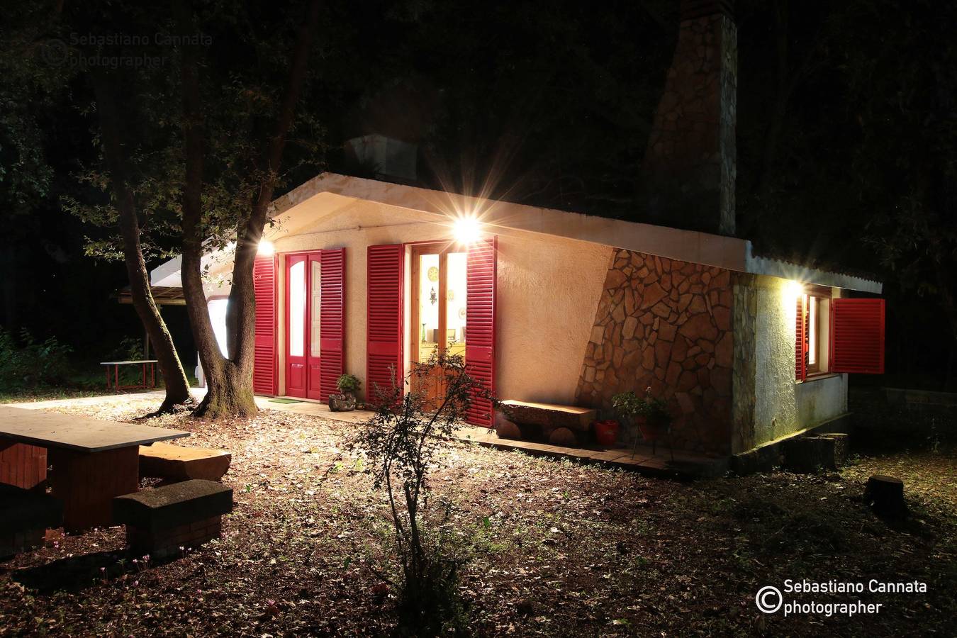 Estudio entero, Chalet en el bosque enclavado en el bosque de robles en Monterosso Etneo in Aci Sant'Antonio, Etna