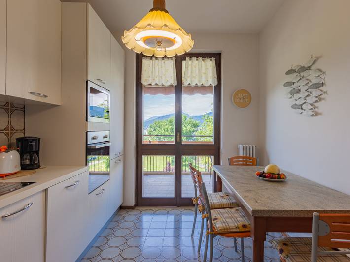 Gîte pour 5 personnes, avec jardin ainsi que vue sur le lac et balcon à Laveno-Mombello - 2