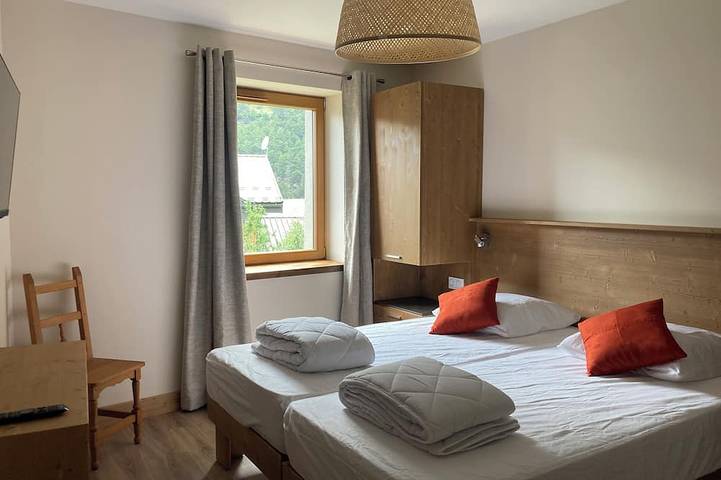 Gîte pour 12 personnes, avec balcon à Sollières-Sardières - 2