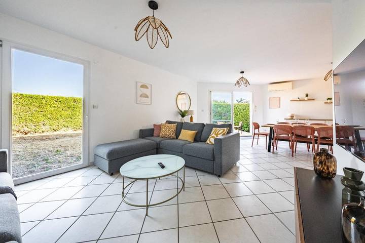 Location de vacances pour 10 personnes, avec Terrasse et Jardin à Fénay