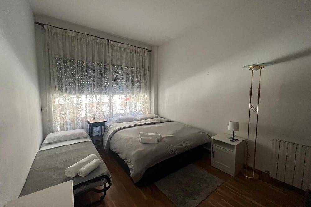 Geheel appartement, Triple Room Eixample Area in Barcelona Centre, Barcelona