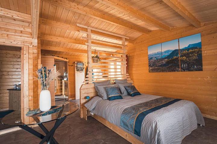 Lodge pour 2 personnes, avec sauna ainsi que terrasse et jacuzzi dans Hautes-Alpe - 2