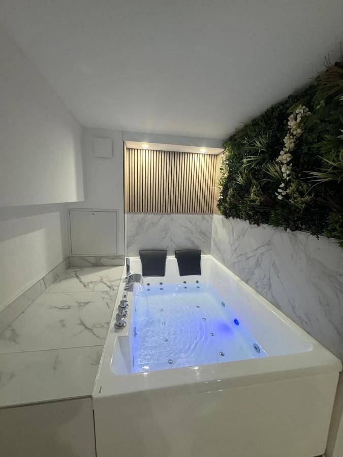 Appartement entier, Luxury Suite with Jacuzzi in Mondelange, Moselle