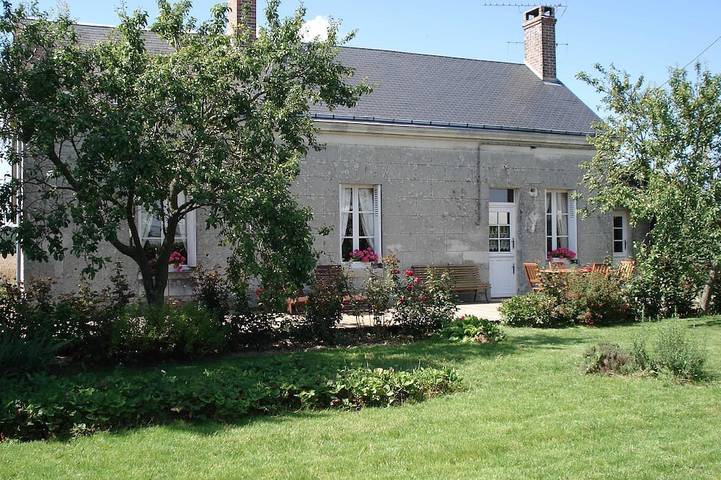 Gîte pour 4 personnes, avec terrasse et jardin à Prunay-Cassereau