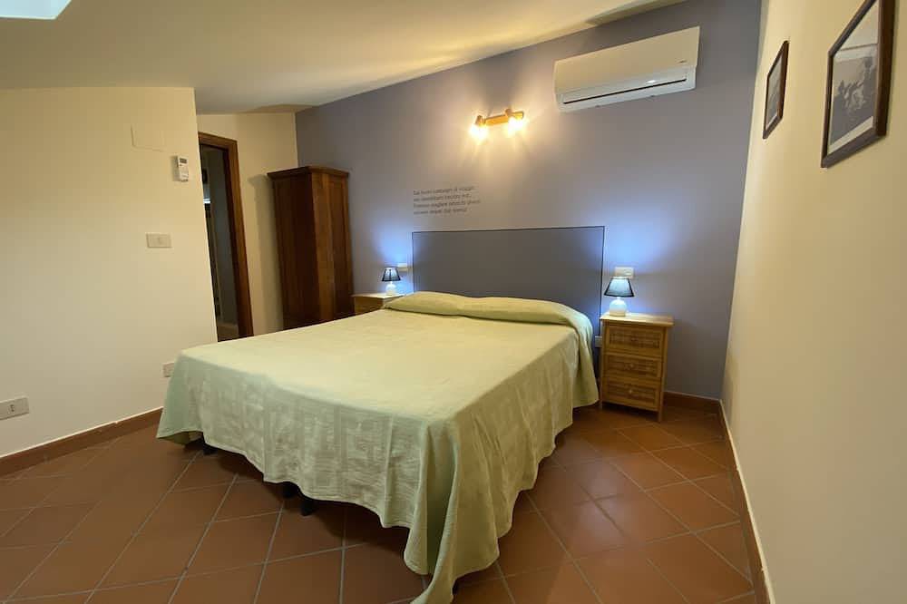 Entire apartment, Apartment Swimming Pool and Lake's View in Paciano, Perugia Province