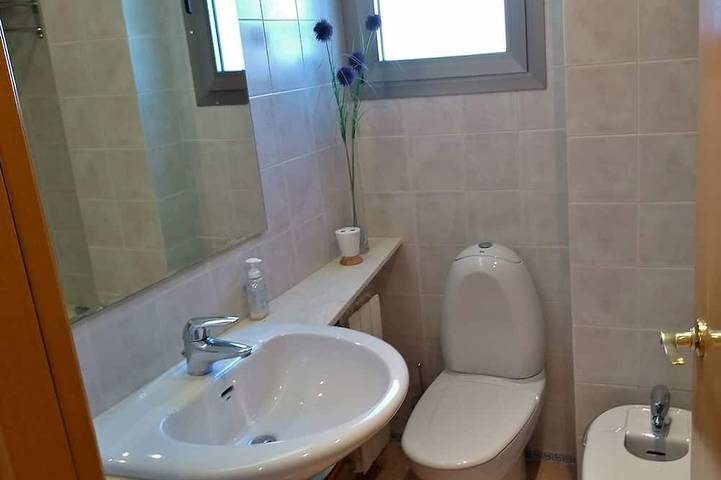 Appartement entier, With large balcony and great views - 300m from the beach in Sant Antoni de Calonge, Calonge