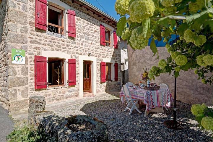 Gîte pour 6 personnes à Saint-Julien-la-Vêtre