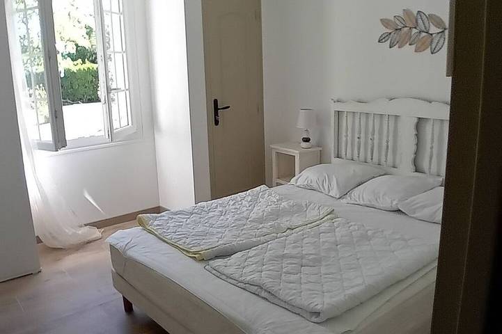 Location de vacances pour 6 personnes, avec jardin à Roussas - 2