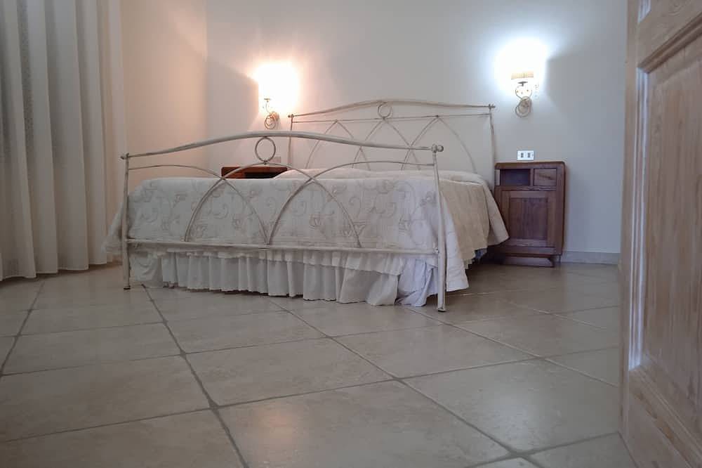 Erdgeschosswohnung mit Loggia und Garten, Panoramablick in Chianni, Etruskische Küste