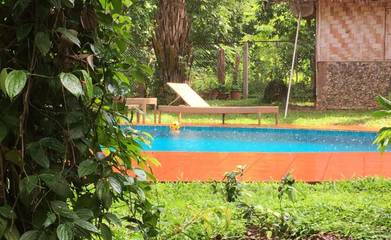 Maison d’hôte pour 4 personnes, avec vue ainsi que jardin et piscine dans Mae Hong Son