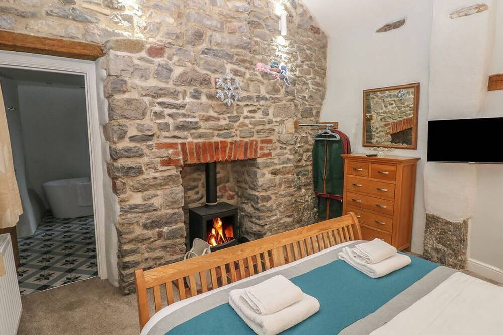 Blacksmiths Cottage, Pembroke in Pembroke, Pembrokeshire
