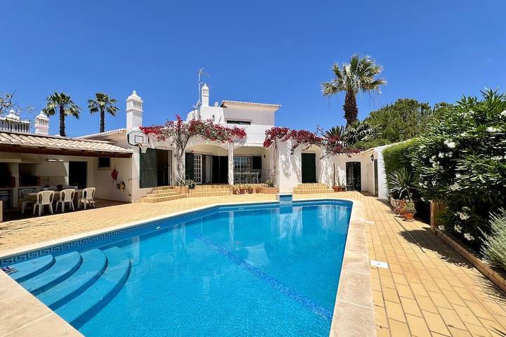 Villa für 10 Personen, mit Garten und Balkon - 1