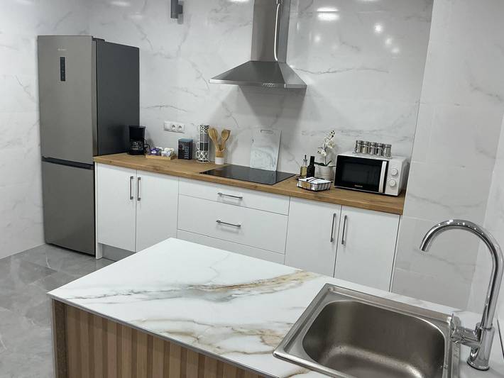 Casa vacacional 'Aleda' con terraza privada y Wi-Fi in Cuevas del Becerro, Provincia de Málaga