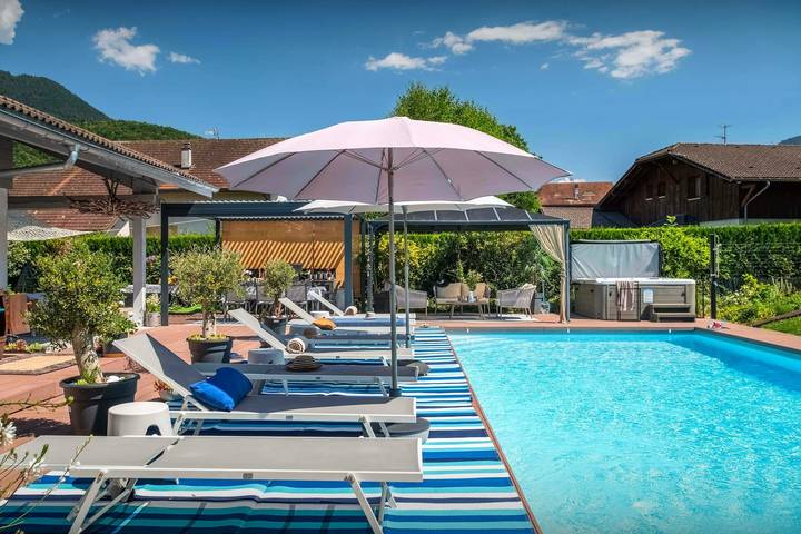 Villa pour 8 personnes, avec Jacuzzi et Terrasse ainsi que Jardin et Piscine en Haute-Savoie