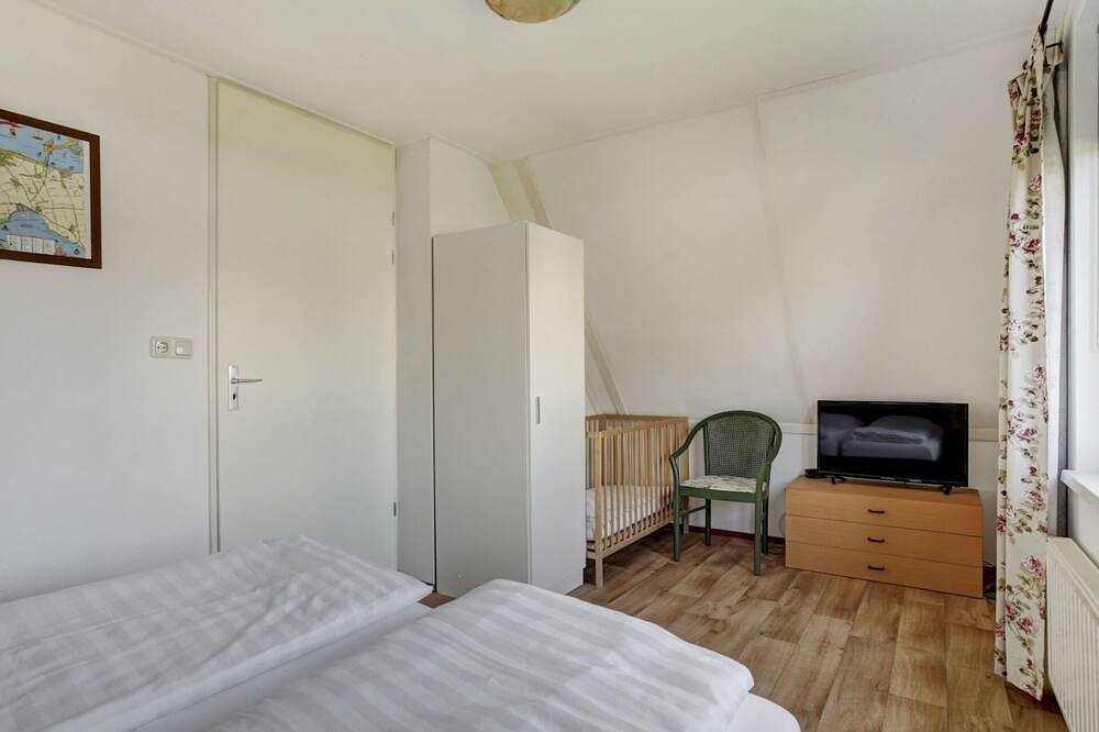 Atemberaubendes alleinstehendes Ferienhaus für 6 Leute mit  W-Lan und Tv in Zonnemaire, Zeeuwse Kust