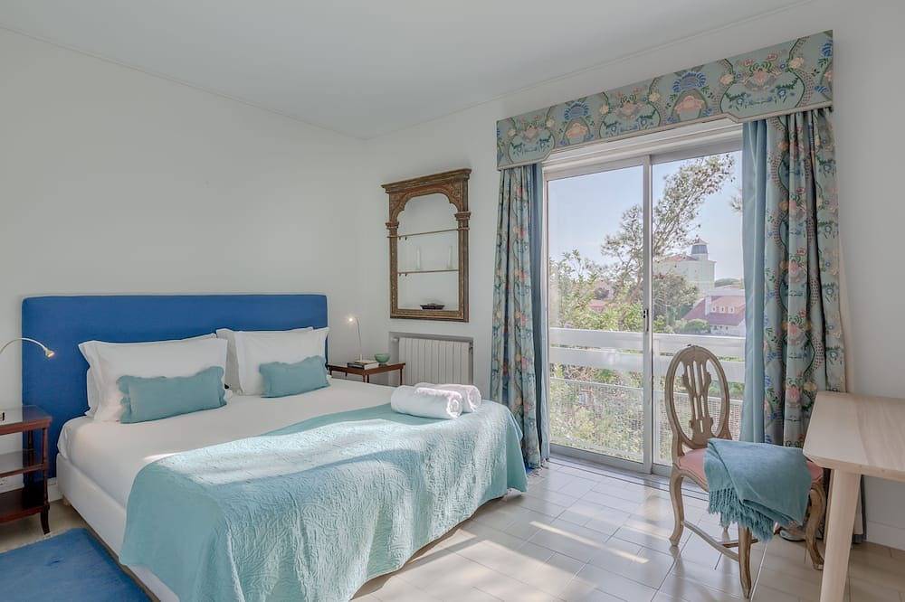 Estoril Haus mit Pool 700 m vom Strand Prime Bereich kürzlich renoviert in Cascais e Estoril, Costa de Lisboa