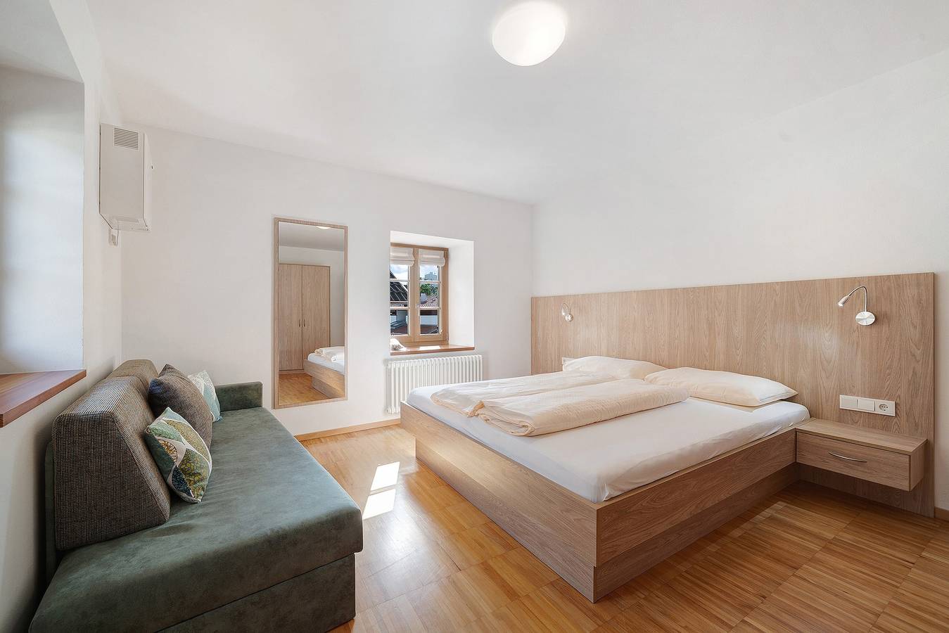 Ganze Wohnung, Ferienwohnung "Wielander A Ost" mit Bergblick, Gemeinschaftsgarten und Wlan in Latsch, Nationalpark Stilfser Joch