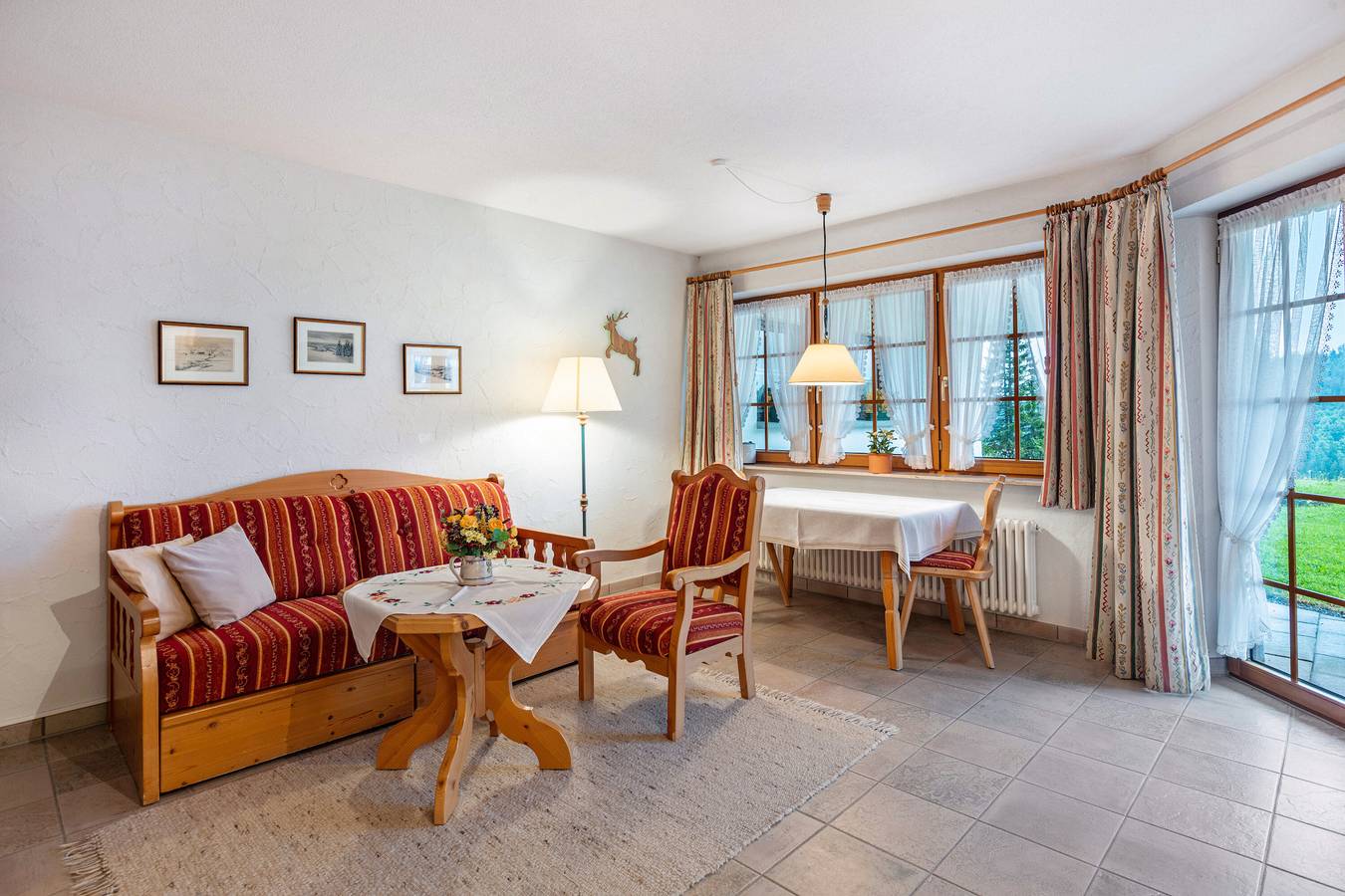 Ganze Wohnung, Ferienwohnung 'Typ B Wohnung 2' mit Bergblick, Gemeinschaftsterrasse und Wi-Fi in Suedlicher Schwarzwald, Feldberg