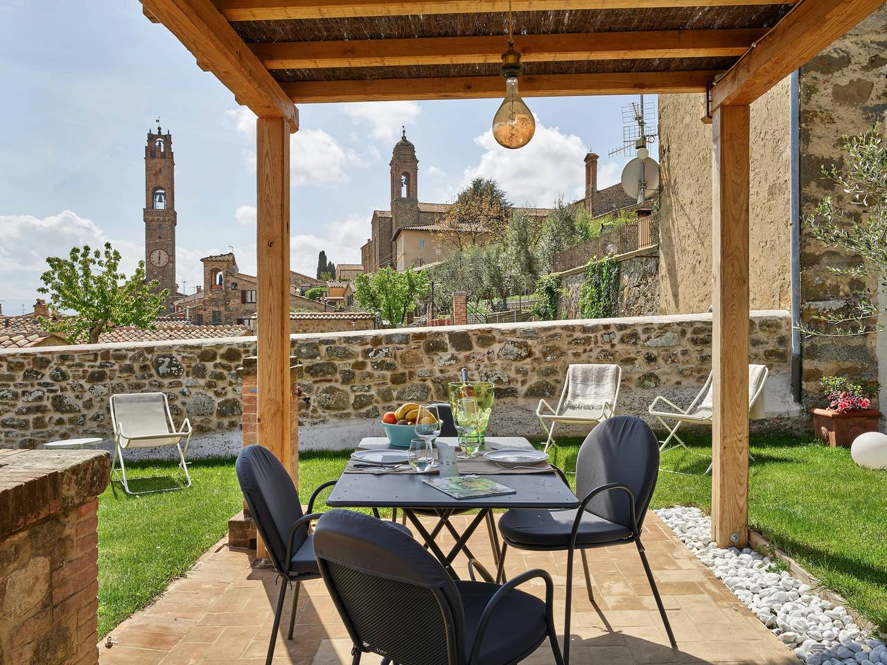 Casa con hot tub e bagno turco a Montalcino in Montalcino, Val d’Orcia