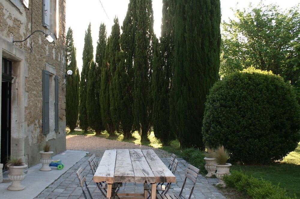 Ideal for Avignon festival Magnificent Mas with swimming pool and jacuzzi in Althen-des-Paluds, Vaucluse