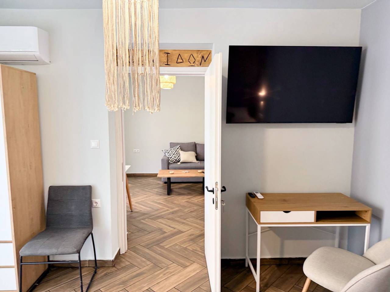 Entire apartment, Amfitriti 30meter to beach, 6min Old Town, 2Bd 4Pl in Chania region