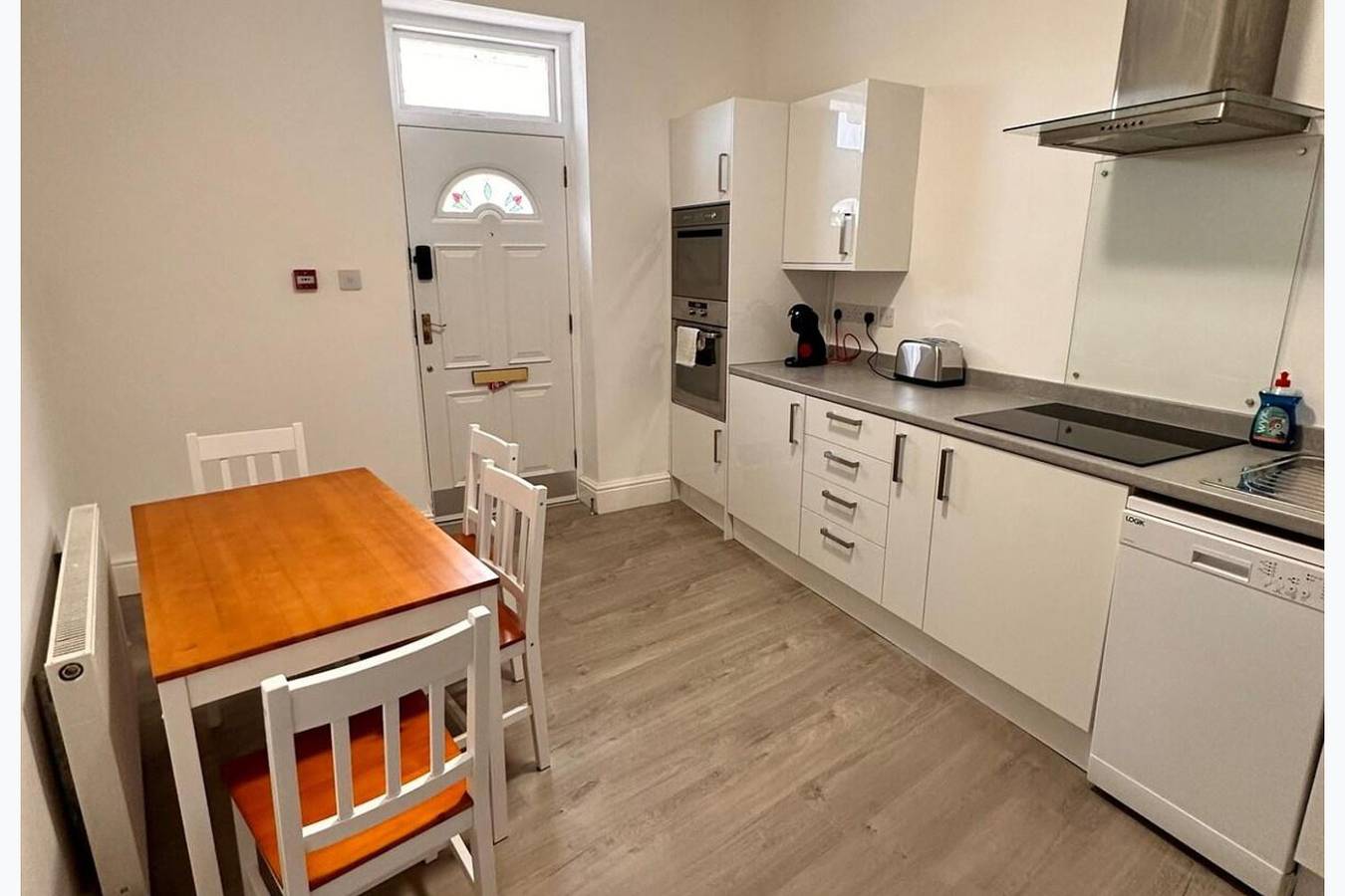 Entire holiday apartment, Near Beach - Parking - Wifi - Sleeps 2 in Lytham St Annes, Blackpool Pleasure Beach