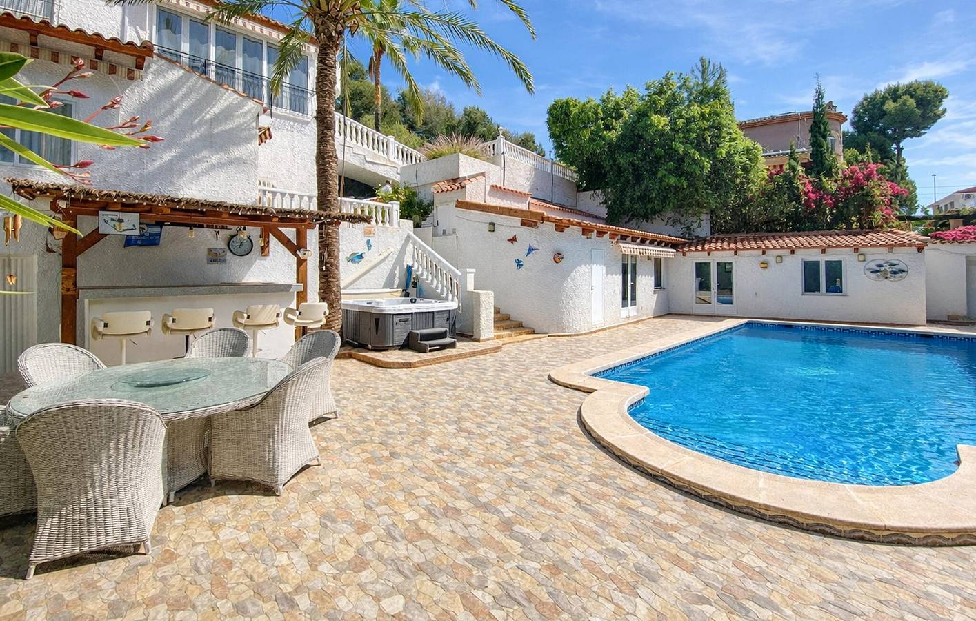 Moderno apartamento de 2 dormitorios con piscina, wifi y aparcamiento cerca de Bombay Tandoori in El Pinar de Campoverde, Pilar de la Horadada